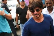 Srk spotted promoting Dear Zindagi at mehboob studio bandra