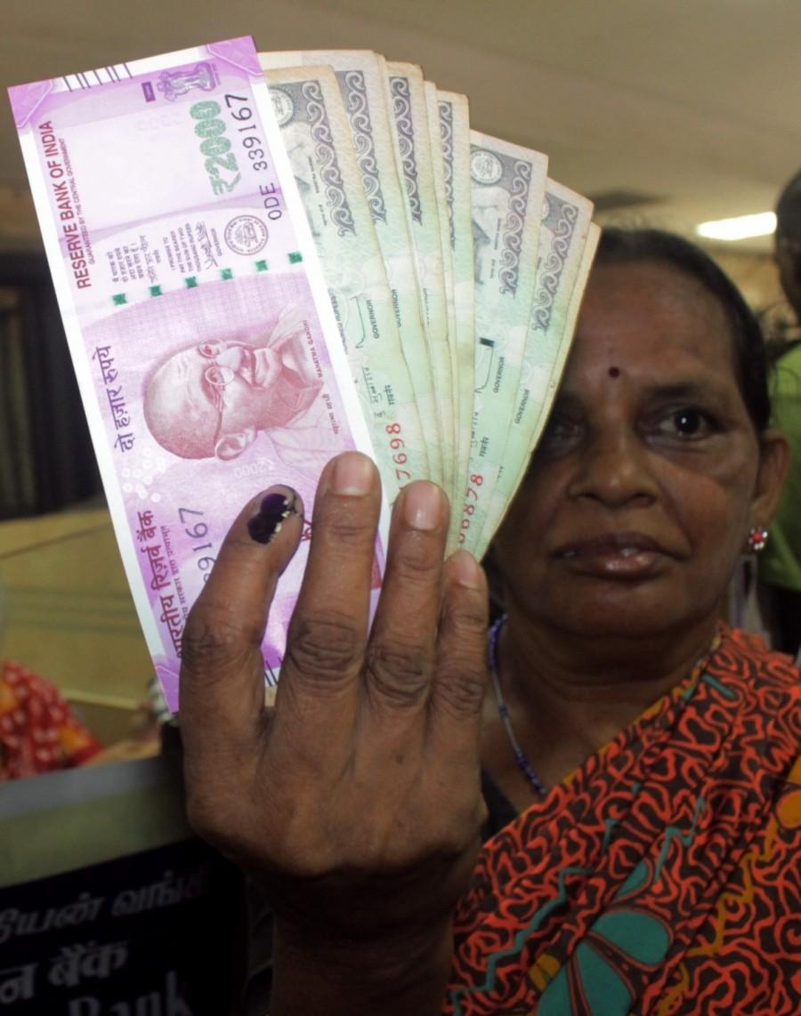 Photos of People showing inked finger at a bank after exchanging banned notes in Chennai on Nov. 17, 2016. People showing inked finger,inked finger,exchanging,exchanging notes,exchanging banned notes,banned notes