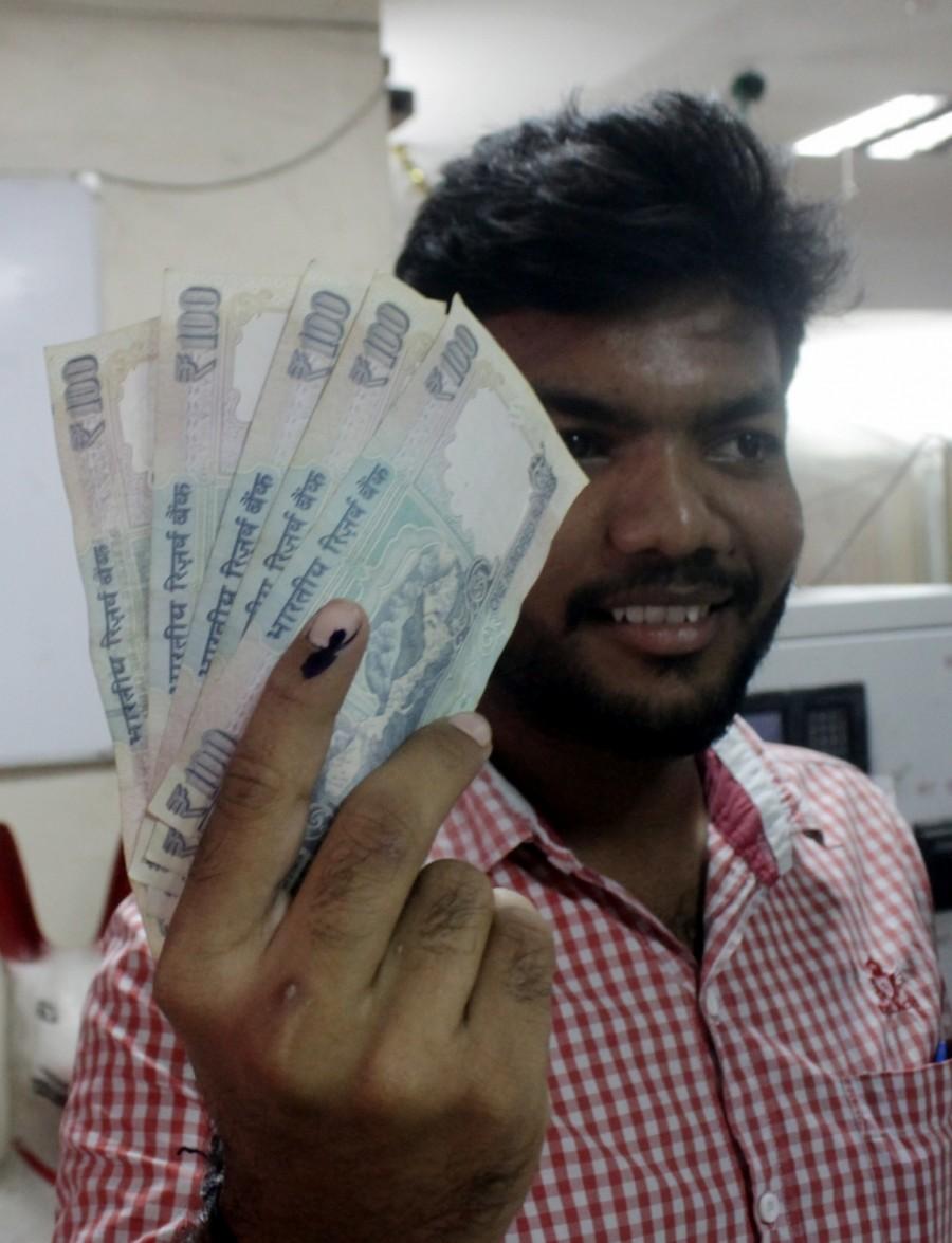 Photos of People showing inked finger at a bank after exchanging banned notes in Chennai on Nov. 17, 2016. People showing inked finger,inked finger,exchanging,exchanging notes,exchanging banned notes,banned notes