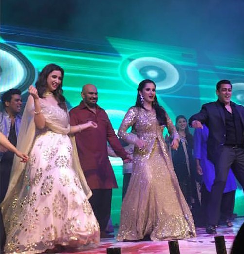 Bollywood actor Salman Khan, Parineeti Chopra, Arjun Kapoor at Sania Mirza's sister Sangeet. Salman Khan,Parineeti Chopra,Arjun Kapoor,Sania Mirza's sister Sangeet,Sania Mirza's sister wedding,Sania Mirza,Sania Mirza's sister Sangeet pics,Sania Mirza's sister Sangeet images,Sania Mirza's sister wedding pics,Sania Mirza?