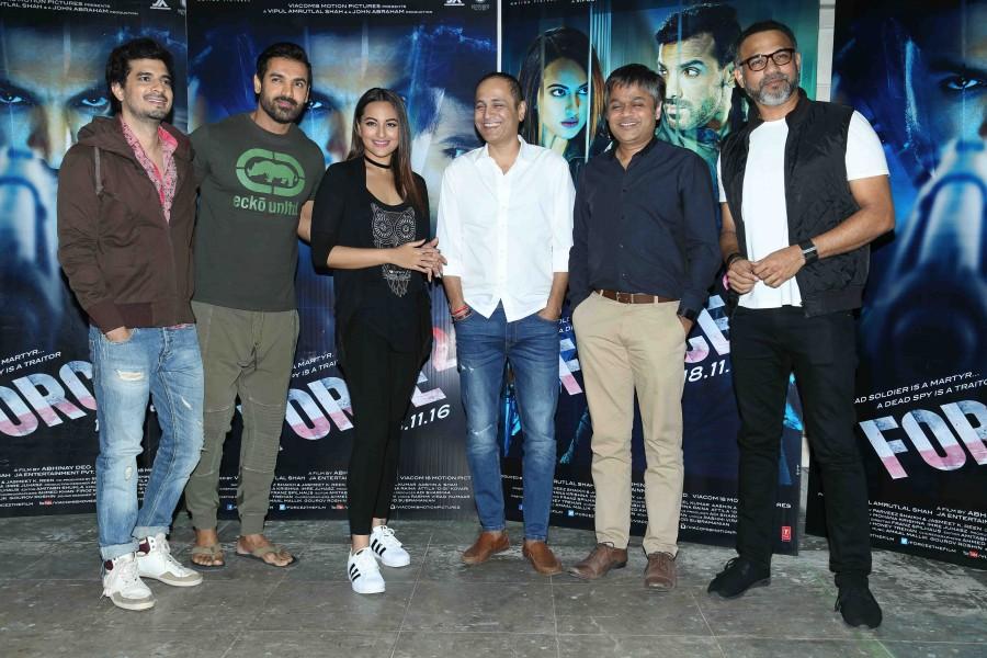 Photos of John Abraham, Sonakshi Sinha at Force 2 press conference. John Abraham,Sonakshi Sinha,Force 2 press conference,Force 2,John Abraham and Sonakshi Sinha,Force 2 press conference pics,Force 2 press conference images,Force 2 press conference photos,Force 2 press conference stills,Force 2 press conference pictures