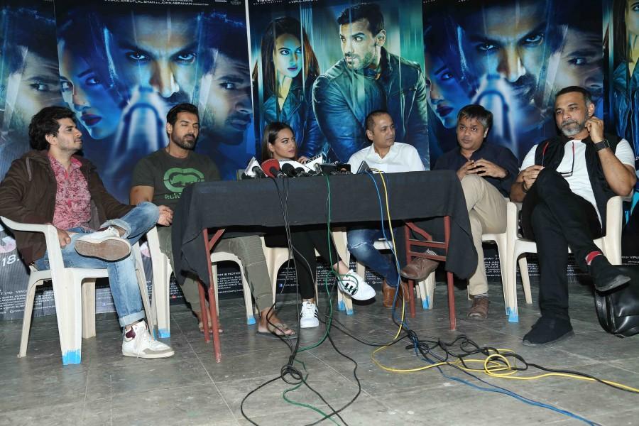 Photos of John Abraham, Sonakshi Sinha at Force 2 press conference. John Abraham,Sonakshi Sinha,Force 2 press conference,Force 2,John Abraham and Sonakshi Sinha,Force 2 press conference pics,Force 2 press conference images,Force 2 press conference photos,Force 2 press conference stills,Force 2 press conference pictures