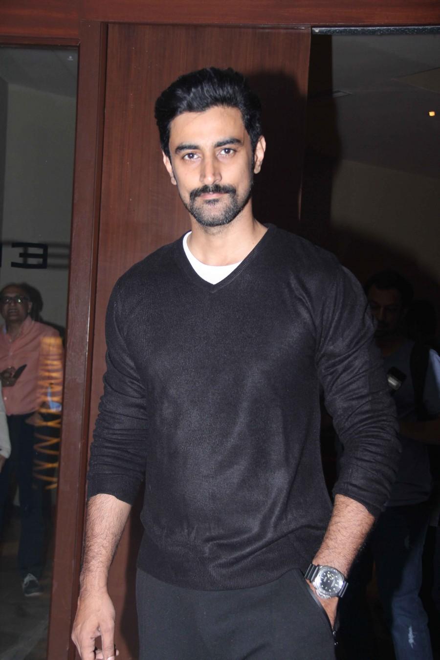 Photos of Bollywood actors Kunal Kapoor launches Tu Hi Hai song from Dear Zindagi, in Mumbai, on Nov 17, 2016. Alia Bhatt,Kunal Kapoor,Tu Hi Hai,Tu Hi Hai song,Dear Zindagi,Dear Zindagi songs,Alia Bhatt and Kunal Kapoor