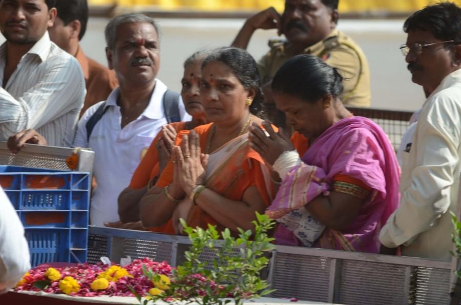 Photos of People pay tribute on former Sena supremo Bal Thackeray's fourth death anniversary at Shivaji Park Memorial in Mumbai on Nov. 17, 2016. Bal Thackeray,Bal Thackeray fourth death anniversary,Bal Thackeray death anniversary,Shivaji Park Memorial,former Sena supremo