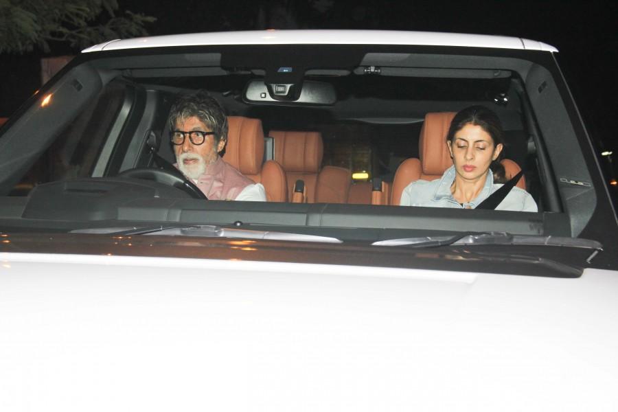 Photos of Bollywood actor Amitabh Bachchan spotted driving at Juhu. Amitabh Bachchan,Amitabh Bachchan car driving,Amitabh Bachchan driving,Amitabh Bachchan at Juhu,Amitabh Bachchan latest pics,Amitabh Bachchan latest images,Amitabh Bachchan latest photos,Amitabh Bachchan latest stills,Amitabh Bachchan latest pictures