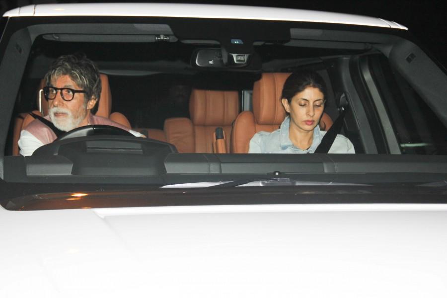 Photos of Bollywood actor Amitabh Bachchan spotted driving at Juhu. Amitabh Bachchan,Amitabh Bachchan car driving,Amitabh Bachchan driving,Amitabh Bachchan at Juhu,Amitabh Bachchan latest pics,Amitabh Bachchan latest images,Amitabh Bachchan latest photos,Amitabh Bachchan latest stills,Amitabh Bachchan latest pictures