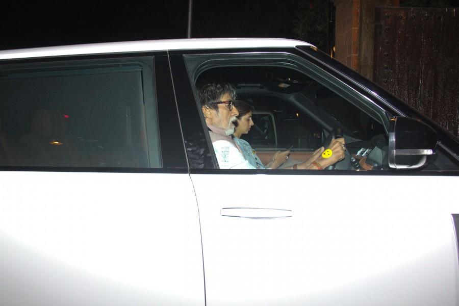 Photos of Bollywood actor Amitabh Bachchan spotted driving at Juhu. Amitabh Bachchan,Amitabh Bachchan car driving,Amitabh Bachchan driving,Amitabh Bachchan at Juhu,Amitabh Bachchan latest pics,Amitabh Bachchan latest images,Amitabh Bachchan latest photos,Amitabh Bachchan latest stills,Amitabh Bachchan latest pictures