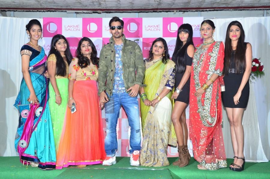 Check out the photos of Actor Harshvardhan Rane inaugurates Lakme Salon at Mehdipatnam. Harshvardhan Rane,Harshvardhan Rane launches Lakme Salon,Lakme Salon,Lakme Salon at Mehdipatnam,Mehdipatnam,actor Harshvardhan Rane,Harshvardhan Rane latest pics,Harshvardhan Rane latest images,Harshvardhan Rane latest photos,Harshvardhan Rane latest stil