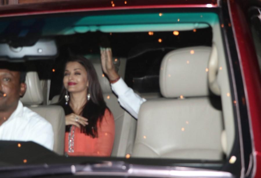 Photos of Bollywood actress Aishwarya Rai Bachchan spotted at Bandra. Amitabh Bachchan and Aishwarya Rai,Amitabh Bachchan,Aishwarya Rai,Aishwarya Rai Bachchan,Aishwarya Rai spotted at Bandra,Aishwarya Rai at Bandra,Aishwarya Rai latest pics,Aishwarya Rai latest images,Aishwarya Rai latest photos,Aishwarya Rai latest stills