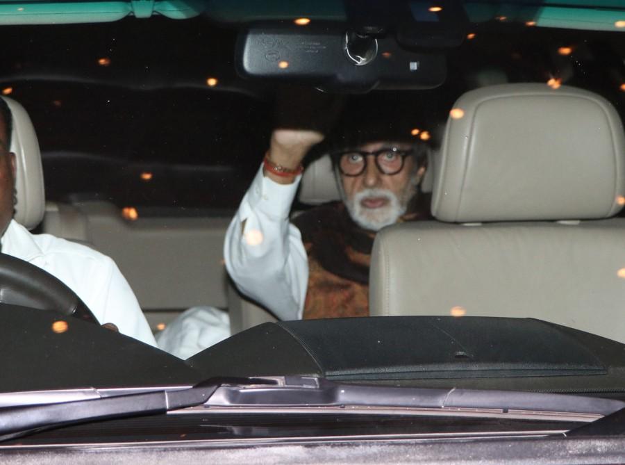 Photos of Bollywood actor Amitabh Bachchan spotted at Bandra. Amitabh Bachchan and Aishwarya Rai,Amitabh Bachchan,Aishwarya Rai,Aishwarya Rai Bachchan,Aishwarya Rai spotted at Bandra,Aishwarya Rai at Bandra,Aishwarya Rai latest pics,Aishwarya Rai latest images,Aishwarya Rai latest photos,Aishwarya Rai latest stills