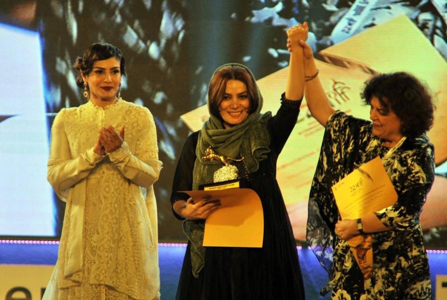 West Bengal Finance minister Amit Mitra and actress Raveena Tandon during the closing ceremony of 22nd Kolkata International Film Festival in Kolkata on Nov 18, 2016. Raveena Tandon,actress Raveena Tandon,closing ceremony of Kolkata International Film Festival,Kolkata International Film Festival,Kolkata International Film Festival closing ceremony,Amit Mitra,Kumar Mangalam Birla