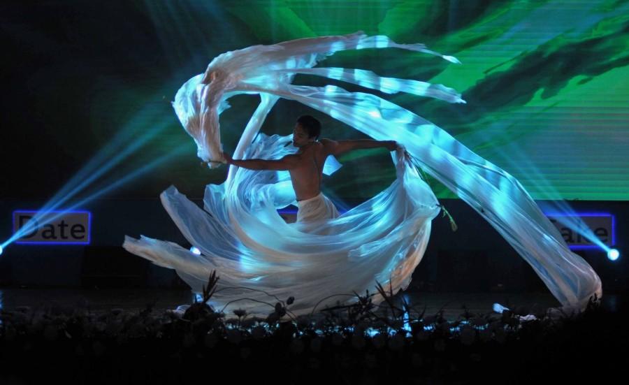 An artist performs during closing ceremony of 22nd Kolkata International Film Festival in Kolkata on Nov 18, 2016. Raveena Tandon,actress Raveena Tandon,closing ceremony of Kolkata International Film Festival,Kolkata International Film Festival,Kolkata International Film Festival closing ceremony,Amit Mitra,Kumar Mangalam Birla