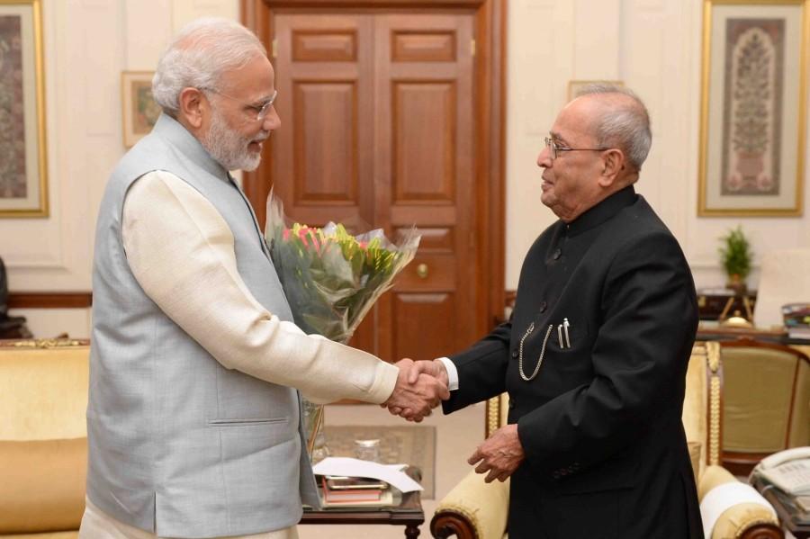 Photos of Prime Minister Narendra Modi calls on President Pranab Mukherjee at Rashtrapati Bhavan in New Delhi on Nov. 18, 2016. PM Narendra Modi,Prime Minister Narendra Modi,Narendra Modi,Modi,Pranab Mukherjee,President Pranab Mukherjee,Modi meets president Pranab Mukherjee,Modi meets Mukherjee,Rashtrapati Bhavan