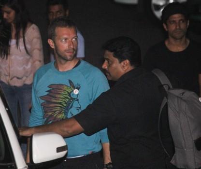 Chris Martin snapped with Ritesh Sidhwani, Arjun Rampal, Farhan Akhtar, Amrita Arora, Kiran Rao, Zoya Akhtar and others at Farhan Akhtar's new pad.