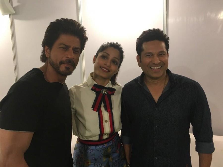 Shah Rukh Khan, Freida Pinto and Sachin Tendulkar at Global Citizen Festival India 2016. Shah Rukh Khan,Sachin Tendulkar,Sonakshi Sinha,Global Citizen Festival India 2016,Global Citizen Festival India,Varun Dhawan,Athiya Shetty,Sachin Tendulkar,Sussanne Roshan,AR Rahman,Imtaiz Ali,Arjun Kapoor,Katrina Kaif,Parineeti Chopra,Zayed Khan,Malaika