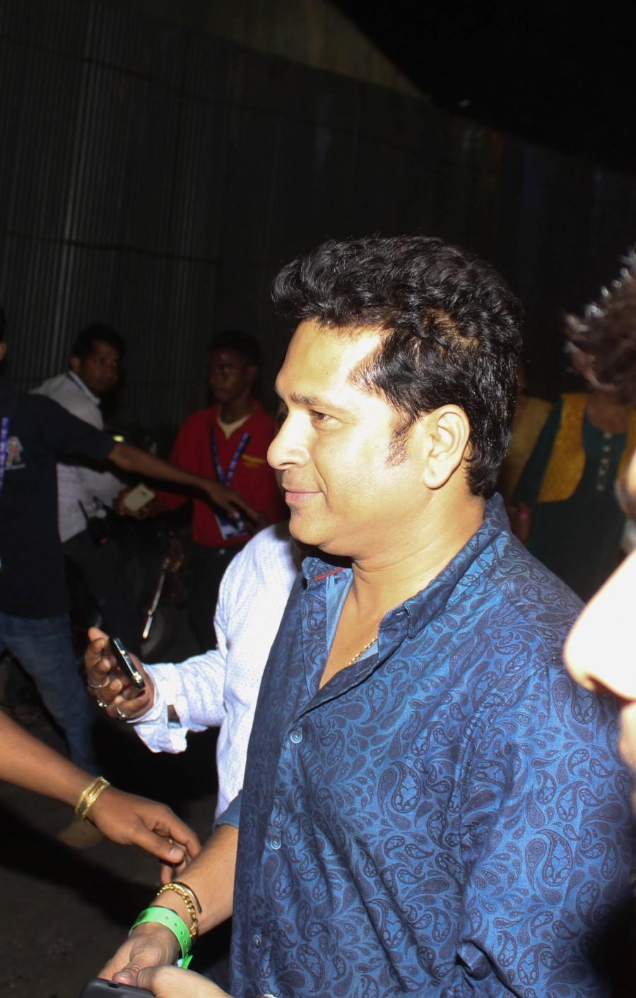 Sachin Tendulkar at Global Citizen Festival India 2016. Shah Rukh Khan,Sachin Tendulkar,Sonakshi Sinha,Global Citizen Festival India 2016,Global Citizen Festival India,Varun Dhawan,Athiya Shetty,Sachin Tendulkar,Sussanne Roshan,AR Rahman,Imtaiz Ali,Arjun Kapoor,Katrina Kaif,Parineeti Chopra,Zayed Khan,Malaika