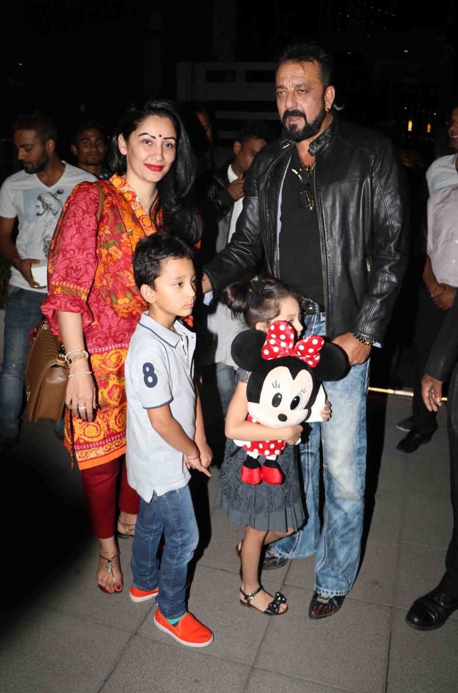 Sanjay Dutt with wife Manyata & Kids spotted at Restaurant for dinner ...