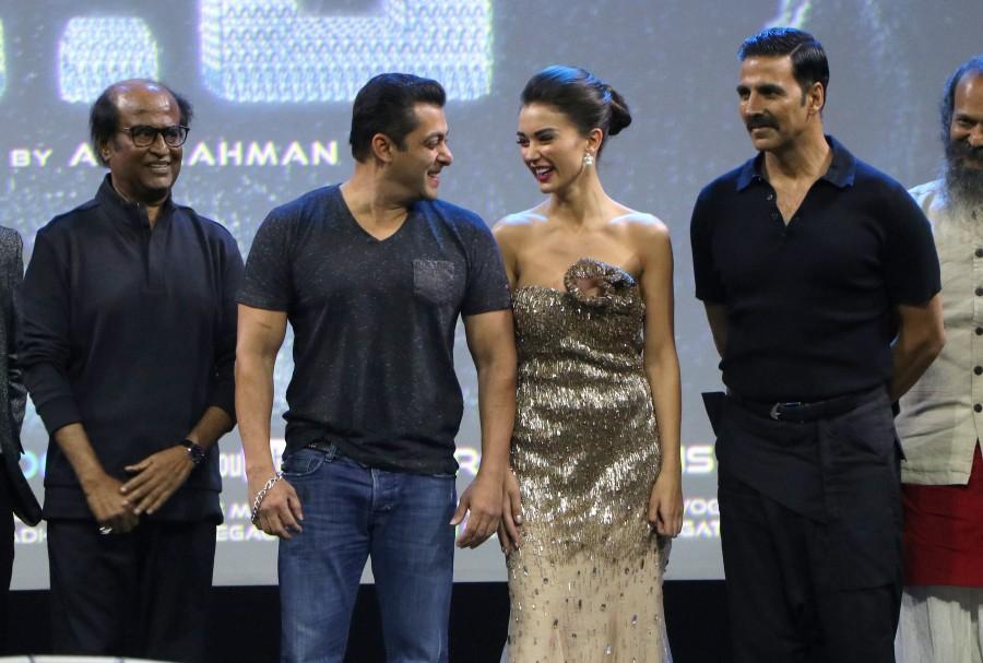 Actor Akshay Kumar on Sunday unveiled the first-look poster of his character from superstar Rajinikanths "2.o". 2.0 first look launch,2.0 first look,2.0 first look launch live,2.0 first look launch pics,2.0 first look launch images,2.0 first look launch photos,2.0 first look launch pictures,2.0 first look launch stills,Rajinikanth,Akshay Kumar,AR Rahman