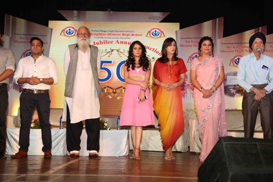 Celebs like Kanwar Singh, Gurpreet Kaur Chadha, Jaspinder Narula, Hrishitaa Bhatt, Shweta Khanduri and others spotted at the Annual Day celebration of Kalgidhar Mission High School. Annual Day celebration of Kalgidhar Mission High School,Kalgidhar Mission High School,Kanwar Singh,Gurpreet Kaur Chadha,Jaspinder Narula,Hrishitaa Bhatt,Shweta Khanduri