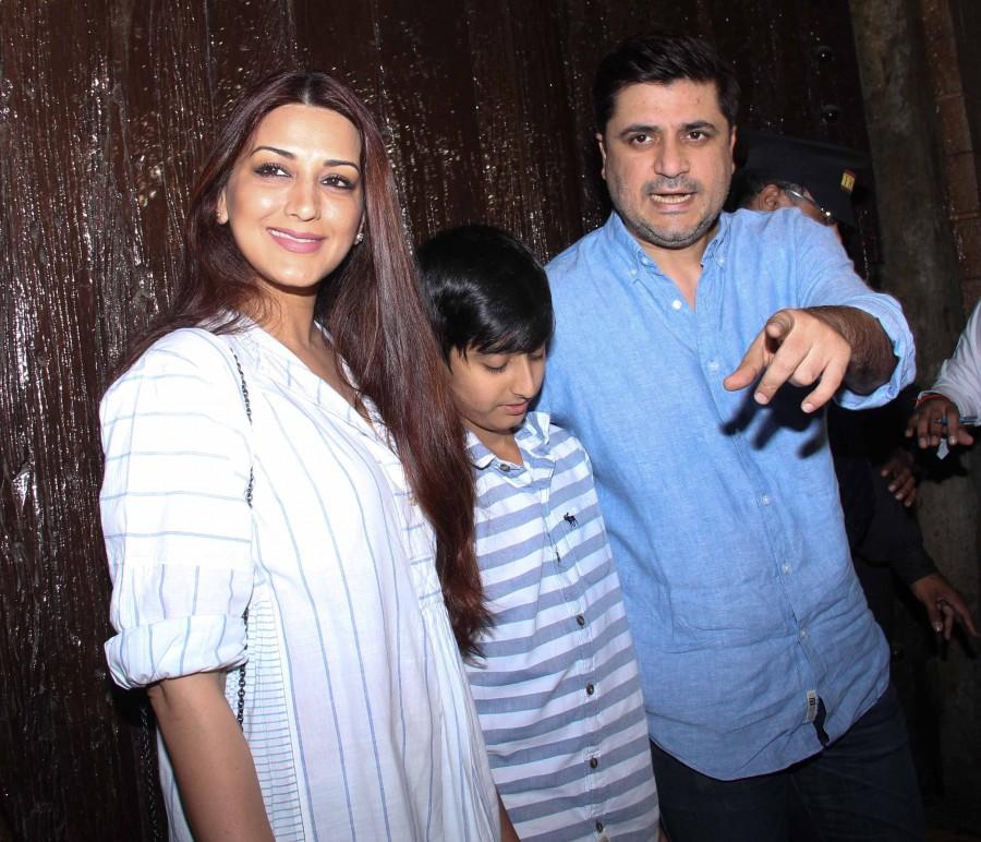 Sonali Bendre, Ranveer, Goldie Behl spotted at Aaradhya Bachchan’s birthday bash. Aaradhya Bachchan,Aaradhya Bachchan’s birthday bash,Kiran Rao,Twinkle Khanna,Sonali Bendre,Aishwarya Rai,Amitabh Bachchan,Kunal Kapoor,Naina Bachchan,Sanjay Gupta,Meghna Ghai Puri,Azad Rao Khan,Kiran Rao,Marzi Pestonji,Airah Walia,Bunty Walia,Vanessa Parm