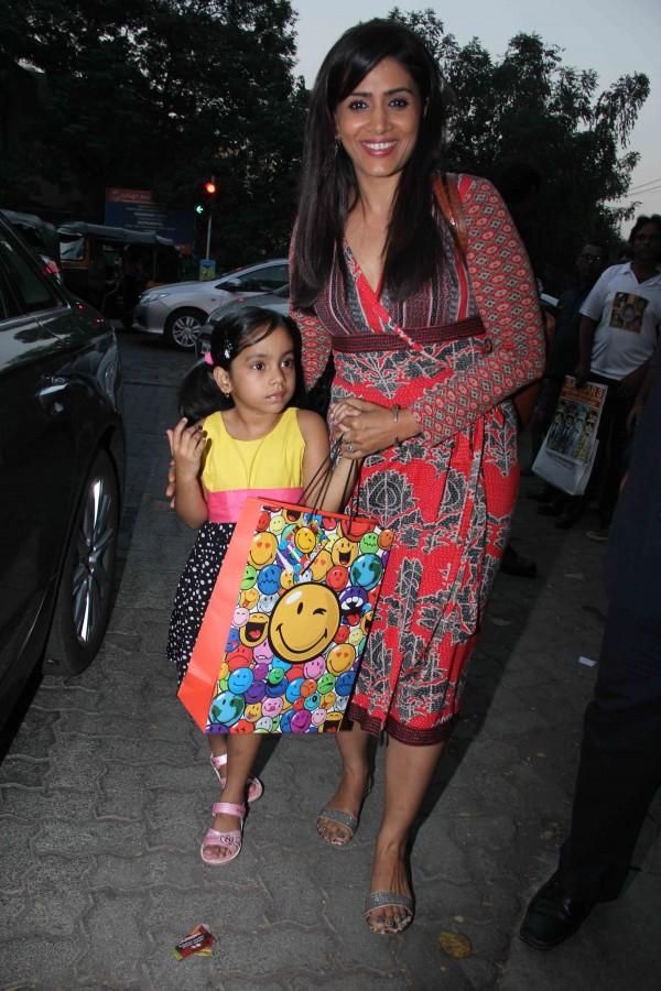 Kiran Rao, Twinkle Khanna, Sonali Bendre at Aaradhya Bachchan’s ...