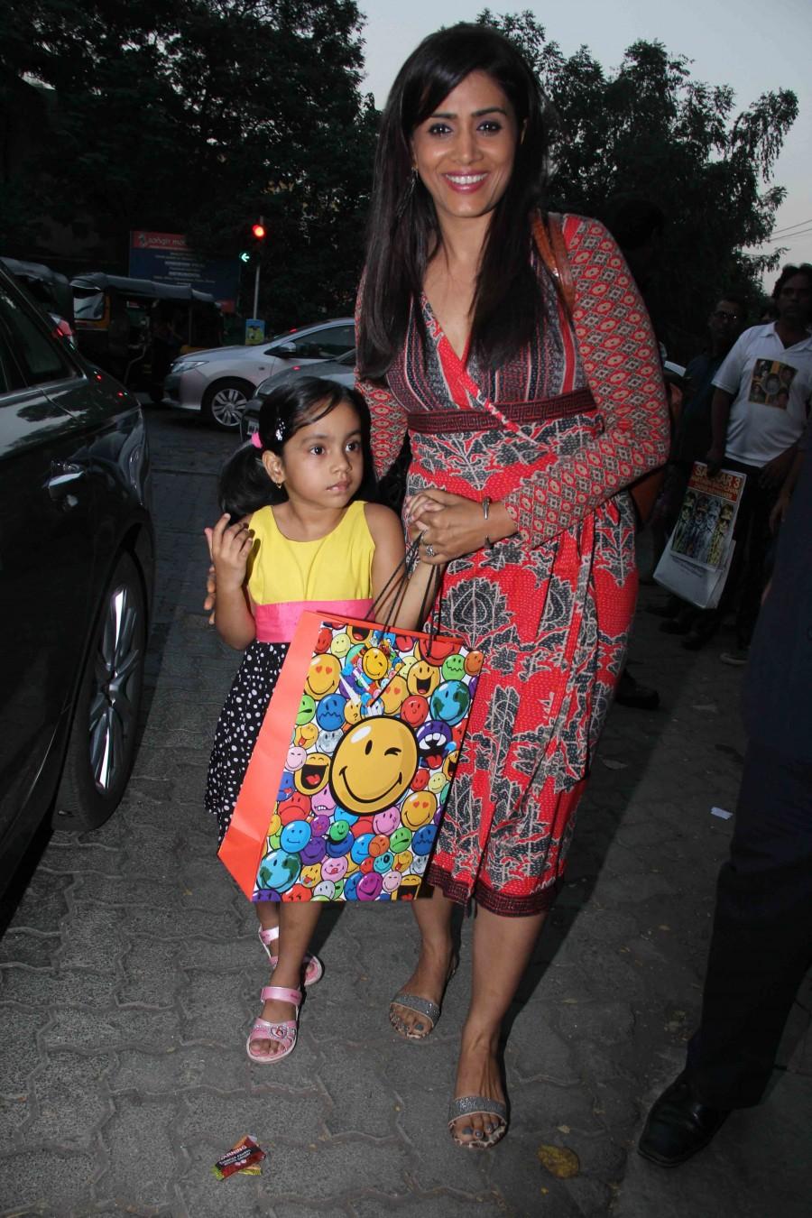 Kaveri Kulkarni, Sonali Kulkarni spotted at Aaradhya Bachchan’s birthday bash. Aaradhya Bachchan,Aaradhya Bachchan’s birthday bash,Kiran Rao,Twinkle Khanna,Sonali Bendre,Aishwarya Rai,Amitabh Bachchan,Kunal Kapoor,Naina Bachchan,Sanjay Gupta,Meghna Ghai Puri,Azad Rao Khan,Kiran Rao,Marzi Pestonji,Airah Walia,Bunty Walia,Vanessa Parm