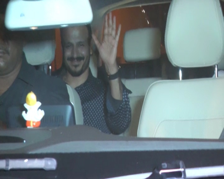Vivek Oberai Coldplay After-Party,Shah Rukh Khan,Salman Khan,Hrithik Roshan,Ranveer Singh,Farhan Akhtar,Imtiaz Ali,Kiran Rao,Zoya Akhtar,Ranveer Singh,Riteish Deshmukh,Genelia D'Souza,Shriya Saran,Vivek Oberai