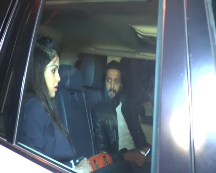 Riteish Deshmukh, Genelia D'Souza Coldplay After-Party,Shah Rukh Khan,Salman Khan,Hrithik Roshan,Ranveer Singh,Farhan Akhtar,Imtiaz Ali,Kiran Rao,Zoya Akhtar,Ranveer Singh,Riteish Deshmukh,Genelia D'Souza,Shriya Saran,Vivek Oberai