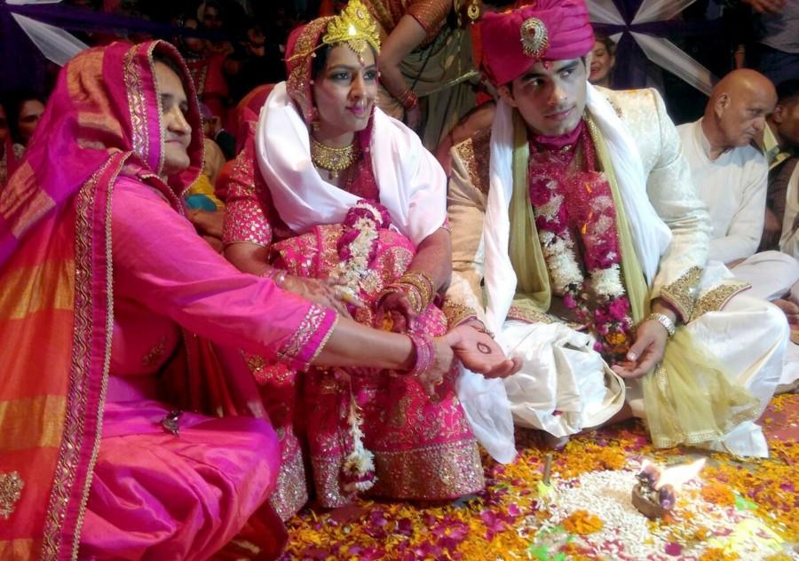 Photos of Bollywood actor Aamir Khan with Dangal team attends the wedding of Geeta Phogat in Balali, Haryana. Aamir Khan,Dangal,Aamir Khan with Dangal team,Geeta Phogat,Geeta Phogat wedding,Geeta Phogat marriage,Geeta Phogat wedding pics,Geeta Phogat wedding images,Geeta Phogat wedding photos,Geeta Phogat wedding stills,Geeta Phogat wedding pictures