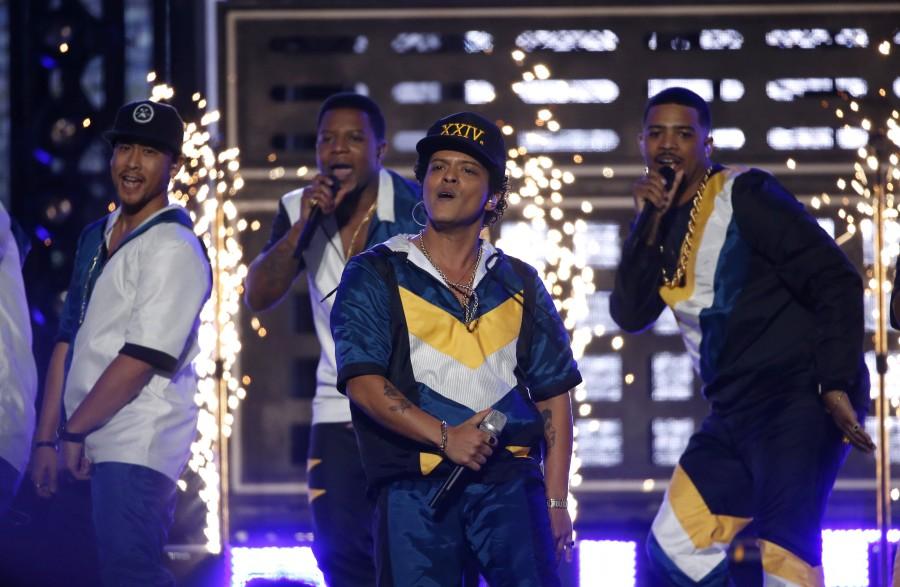 Bruno Mars (C) performs "24k Magic". American Music Award,American Music Award highlights,American Music Award 2016,American Music Award pics,American Music Award images,American Music Award photos,American Music Award stills,American Music Award pictures