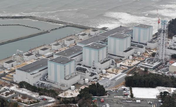 Japan lifts tsunami advisories issued after 7.4 earthquake - Photos ...