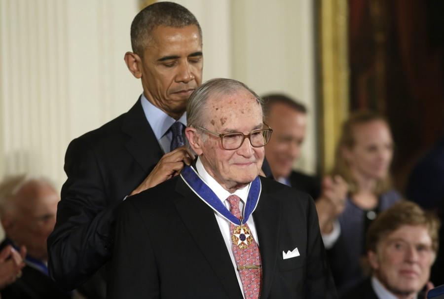 President Barack Obama awards polymath scientist Richard Garwin the Presidential Medal of Freedom. Medals of Freedom,Obama,Barack Obama,Robert de Niro,Diana Ross,Tom Hanks,Kareem Abdul-Jabbar,Presidential Medal of Freedom,Medals of Freedom pics,Medals of Freedom images,Medals of Freedom photos,Medals of Freedom stills,Medals of Freedom pictures