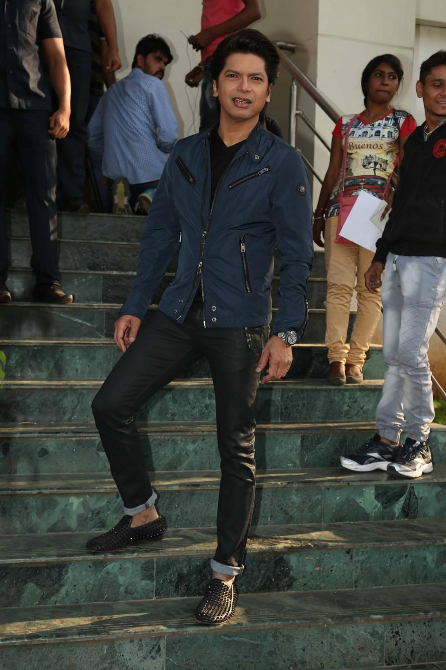 Photos of Shaan and Himesh Reshammiya on the sets of Yaaron ki Baraat. Shaan,Himesh Reshammiya,Shaan and Himesh Reshammiya,Yaaron ki Baraat,Yaaron ki Baraat on the sets,Yaaron ki Baraat pics,Yaaron ki Baraat images,Yaaron ki Baraat photos,Yaaron ki Baraat stills,Yaaron ki Baraat pictures