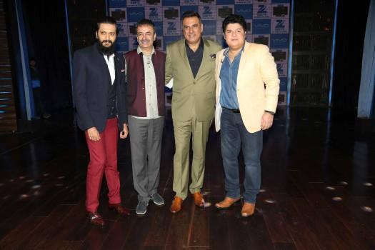 Photos of Boman Irani and Rajkumar Hirani on the sets of Yaaron Ki Baraat.