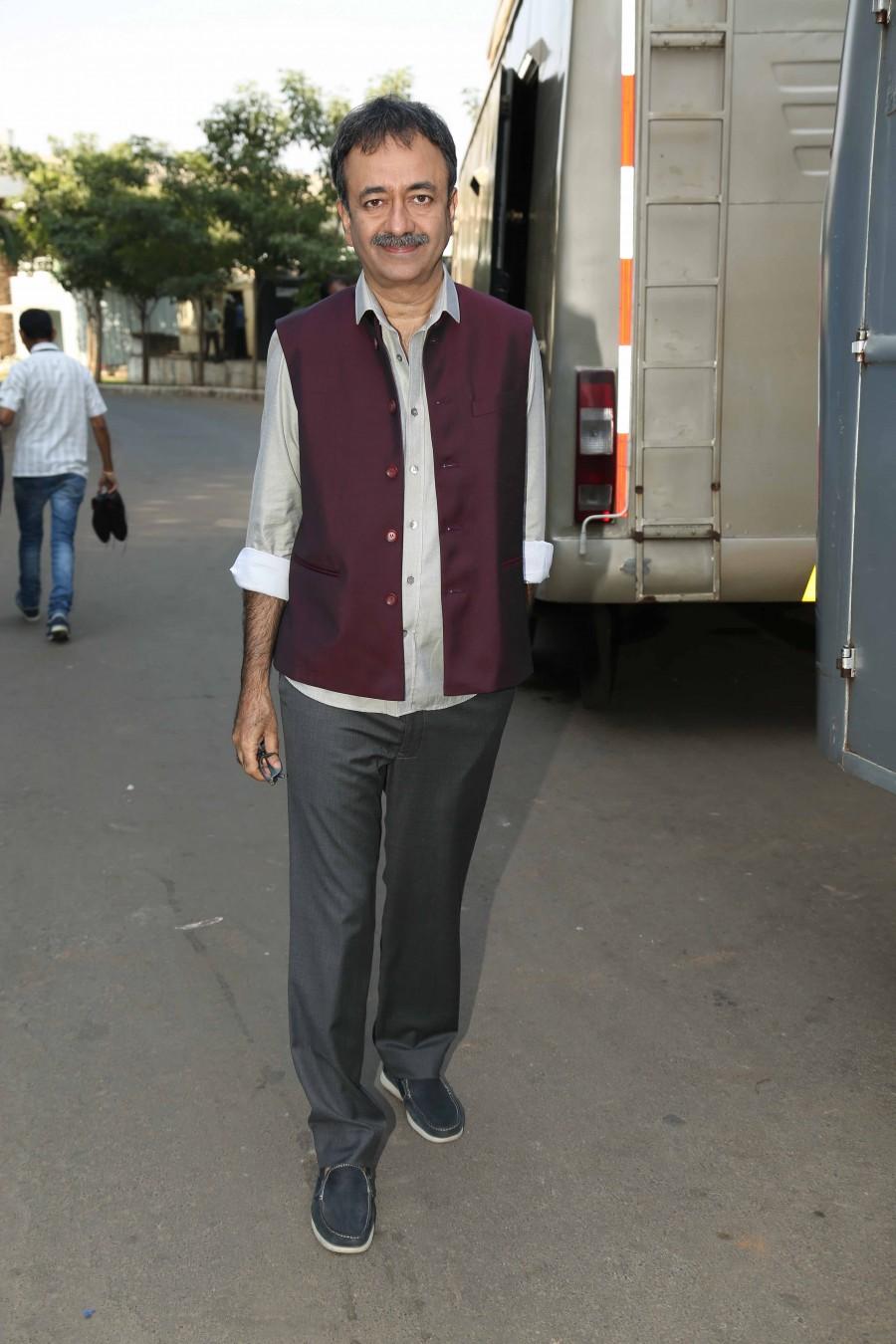Photos of Boman Irani and Rajkumar Hirani on the sets of Yaaron Ki Baraat. Boman Irani,Rajkumar Hirani,Boman Irani and Rajkumar Hirani,Yaaron Ki Baraat,Yaaron Ki Baraat on the sets,Boman Irani and Rajkumar Hirani on the sets of Yaaron Ki Baraat