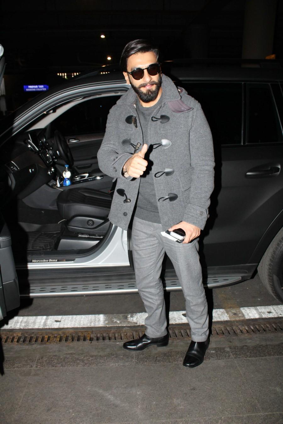 Photos of Bollywood actor Ranveer Singh snapped as he returns from London. Ranveer Singh,Ranveer Singh returns from London,Ranveer Singh returns London,Ranveer Singh latest pics,Ranveer Singh latest images,Ranveer Singh latest photos,Ranveer Singh latest stills,Ranveer Singh latest pictures