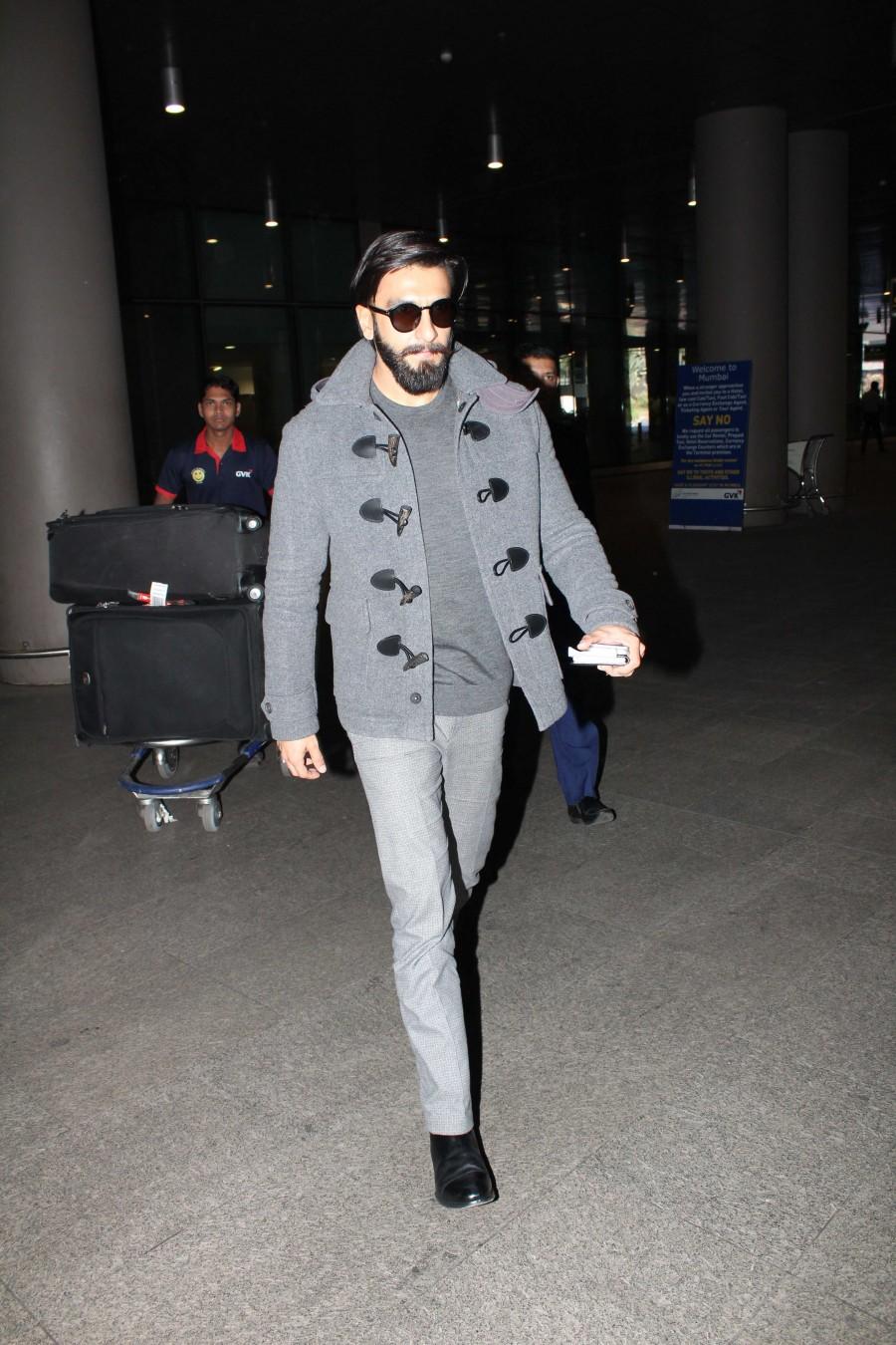 Photos of Bollywood actor Ranveer Singh snapped as he returns from London. Ranveer Singh,Ranveer Singh returns from London,Ranveer Singh returns London,Ranveer Singh latest pics,Ranveer Singh latest images,Ranveer Singh latest photos,Ranveer Singh latest stills,Ranveer Singh latest pictures