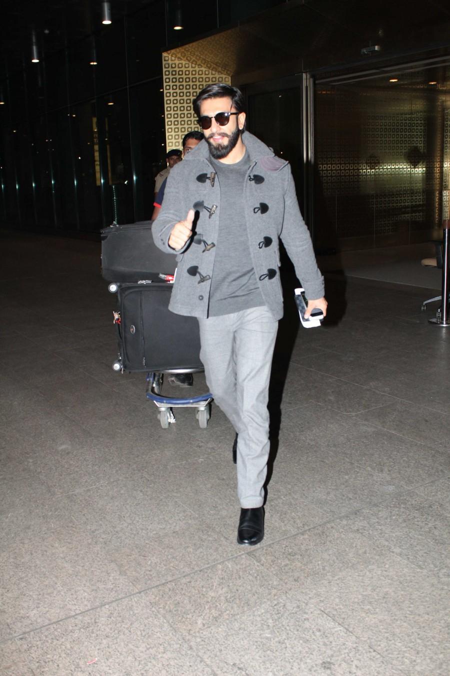 Photos of Bollywood actor Ranveer Singh snapped as he returns from London. Ranveer Singh,Ranveer Singh returns from London,Ranveer Singh returns London,Ranveer Singh latest pics,Ranveer Singh latest images,Ranveer Singh latest photos,Ranveer Singh latest stills,Ranveer Singh latest pictures