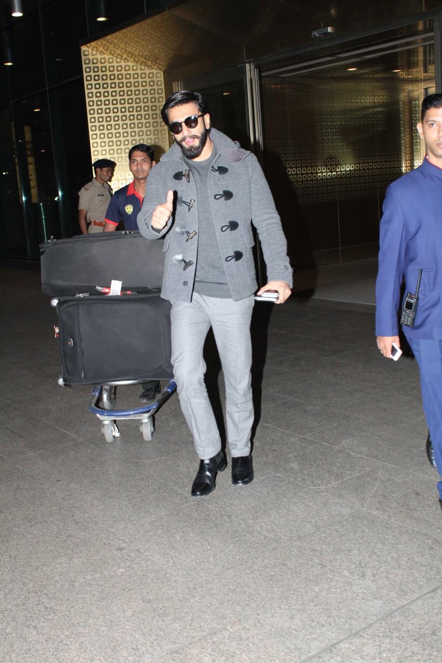 Photos of Bollywood actor Ranveer Singh snapped as he returns from London. Ranveer Singh,Ranveer Singh returns from London,Ranveer Singh returns London,Ranveer Singh latest pics,Ranveer Singh latest images,Ranveer Singh latest photos,Ranveer Singh latest stills,Ranveer Singh latest pictures