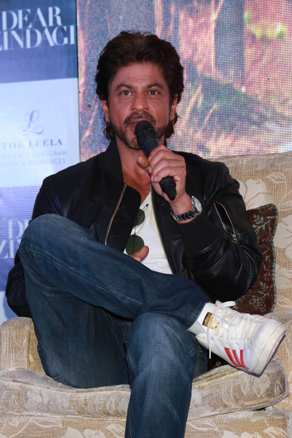 Shah Rukh Khan during a press conference to promote "Dear Zindagi" in Gurgaon on Nov 22, 2016. Shah Rukh Khan,Alia Bhatt,Gauri Shinde,Dear Zindagi,Dear Zindagi promotion,Dear Zindagi movie promotion,Dear Zindagi promotion in Delhi,Dear Zindagi movie promotion in Delhi,Shah Rukh Khan and Alia Bhatt