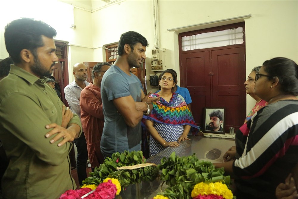 South Indian celebs like Vishal, Karthi, Manobala, Nassar, R. Sundarrajan, Pratap Pothen and others pays last respects to Director K Subhash. K Subhash,writer k subhash,director K Subhash,Vishal,Karthi,Manobala,Nassar,R. Sundarrajan,Pratap Pothen,last respect to K Subhash
