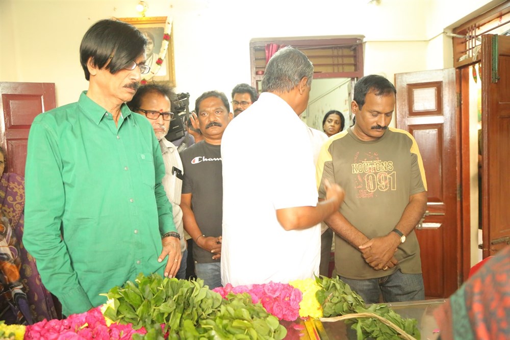 South Indian celebs like Vishal, Karthi, Manobala, Nassar, R. Sundarrajan, Pratap Pothen and others pays last respects to Director K Subhash. K Subhash,writer k subhash,director K Subhash,Vishal,Karthi,Manobala,Nassar,R. Sundarrajan,Pratap Pothen,last respect to K Subhash