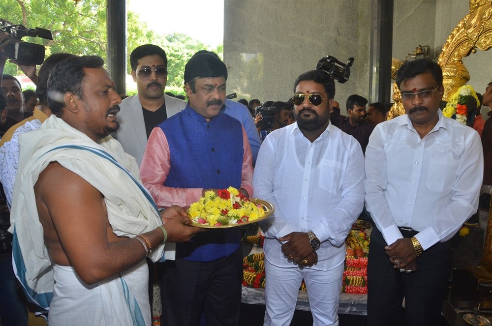 Tamil movie Chennai to Bangkok launched in Chennai. Celebs like Powerstar Srinivasan, Sony Charishta, Jai Akash, Prabhu Solomon, Thiyagaraj, Yazhini, Ashvin Raja, UK MUrali, Ponnambalam, Chaams and others graced the event. Chennai to Bangkok,Chennai to Bangkok movie launch,Powerstar Srinivasan,Sony Charishta,Jai Akash,Prabhu Solomon,Thiyagaraj,Yazhini,Ashvin Raja,UK MUrali,Ponnambalam,Chaams,Chennai to Bangkok movie launch pics,Chennai to Bangkok movie launch images,Chennai