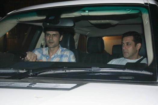 Niketan Madhok, Salman Khan, Amrita Arora, Sohail Khan, Atul Agnihotri, Alvira Khan Agnihotri, Sangeeta Bijlani and others snapped in Bandra.