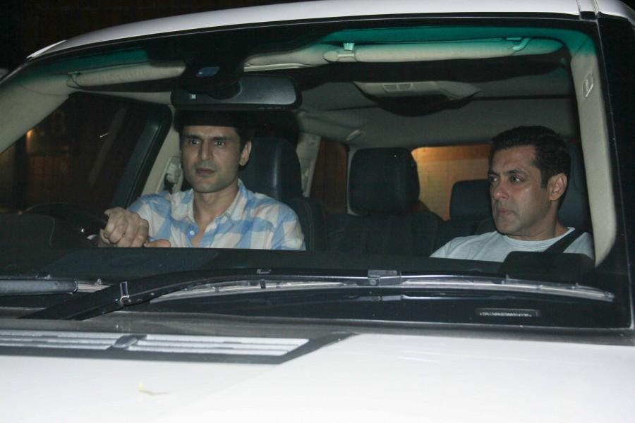 Niketan Madhok, Salman Khan, Amrita Arora, Sohail Khan, Atul Agnihotri, Alvira Khan Agnihotri, Sangeeta Bijlani and others snapped in Bandra. Salman Khan,Sangeeta Bijlani,Salman Khan snapped in Bandra,Sangeeta Bijlani snapped in Bandra,Niketan Madhok,Niketan Madhok,Salman Khan,Amrita Arora,Sohail Khan,Atul Agnihotri,Alvira Khan Agnihotri,Sangeeta Bijlani