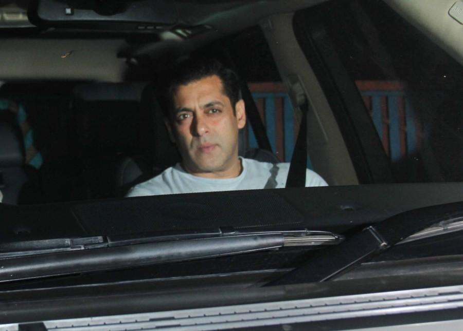 Salman Khan Salman Khan,Sangeeta Bijlani,Salman Khan snapped in Bandra,Sangeeta Bijlani snapped in Bandra,Niketan Madhok,Niketan Madhok,Salman Khan,Amrita Arora,Sohail Khan,Atul Agnihotri,Alvira Khan Agnihotri,Sangeeta Bijlani