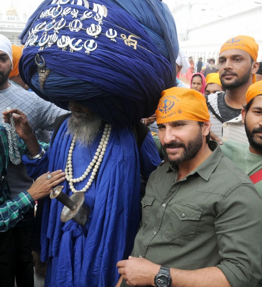 Photos of Bollywood Actor Saif Ali Khan pays obeisance at the Golden temple in Amritsar on Nov 23, 2016. Saif Ali Khan,Saif Ali Khan visits Golden temple,Saif Ali Khan at Golden temple,Amritsar,Golden temple in Amritsar,Saif Ali Khan pics,Saif Ali Khan images,Saif Ali Khan photos,Saif Ali Khan stills,Saif Ali Khan pictures