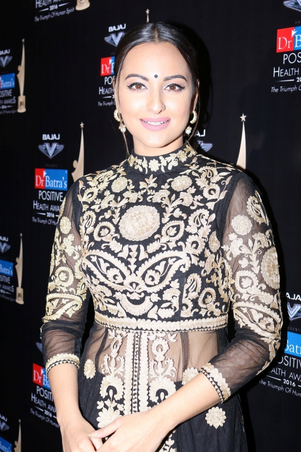 Photos of Bollywood Actress Sonakshi Sinha during Dr Batra's Positive Health Awards 2016, in Mumbai, on Nov 23, 2016. Sonakshi Sinha,Dr Batra's Positive Health Awards 2016,Dr Batra's Positive Health Awards,Actress Sonakshi Sinha,Sonakshi Sinha latest pics,Sonakshi Sinha latest images,Sonakshi Sinha latest photos,Sonakshi Sinha latest stills,Sonakshi Sinha lates