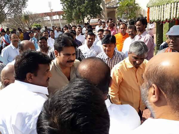 Photos Powerstar Pawan Kalyan at Bandaru Dattatreya's daughter's wedding. Bandaru Dattatreya's daughter's wedding,Bandaru Dattatreya's daughter's,Bandaru Dattatreya's daughter's marriage,Chiranjeevi,megastar Chiranjeevi,Pawan Kalyan,powerstar Pawan Kalyan