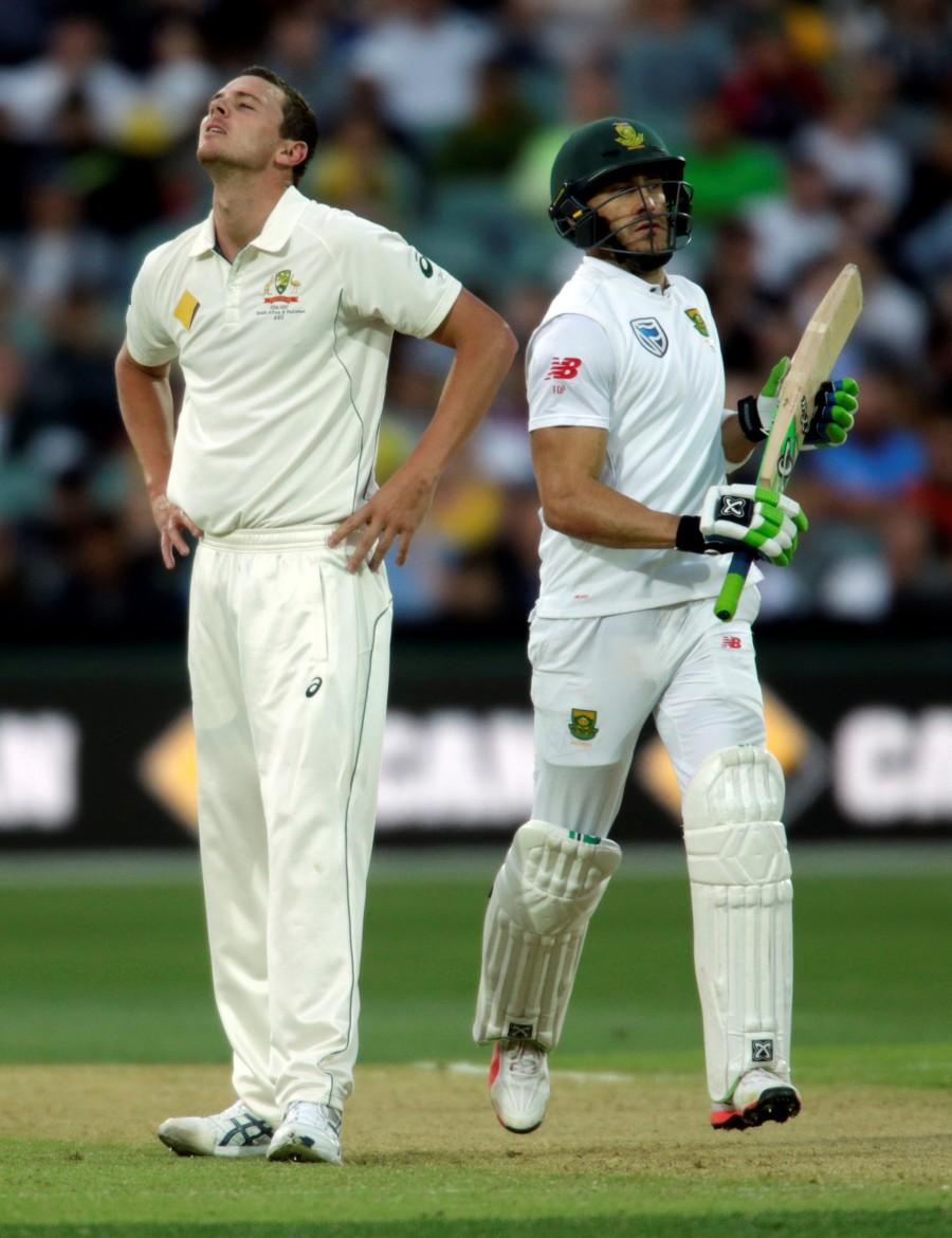 Australia bowler Josh Hazlewood (L) reacts as South Africa's captain Faf du Plessis (R) scores runs during the first day of the Third Test cricket match in Adelaide. Australia v South Africa,Australia v South Africa pics,Australia v South Africa images,Australia v South Africa photos,Australia v South Africa stills,Australia v South Africa pictures,Australia v South Africa test match,Day-night Test at Adelaide Oval